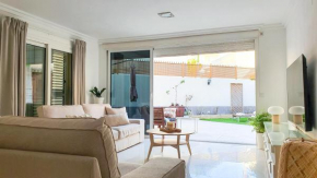 4-bedroom Villa Los Corales with Jacuzzi, Garden, close to everything